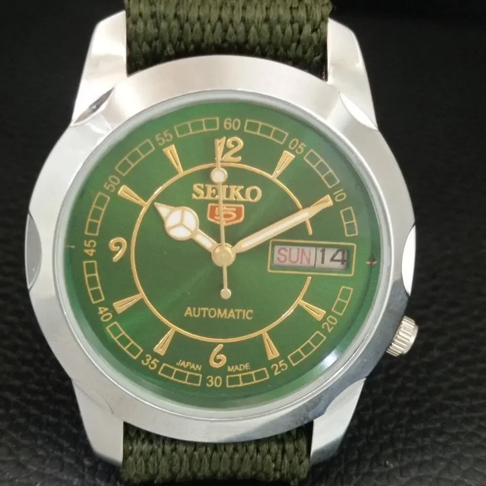 Vintage 1972 Seiko Automatic Mens Silver Watch W/daydate & Green accents